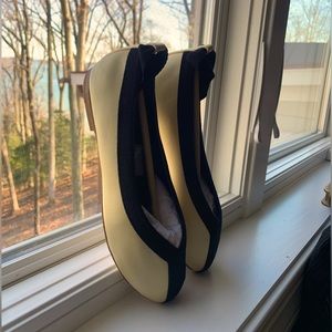 Tory Burch Ballerina style flat! SIZE 6 & NEW.